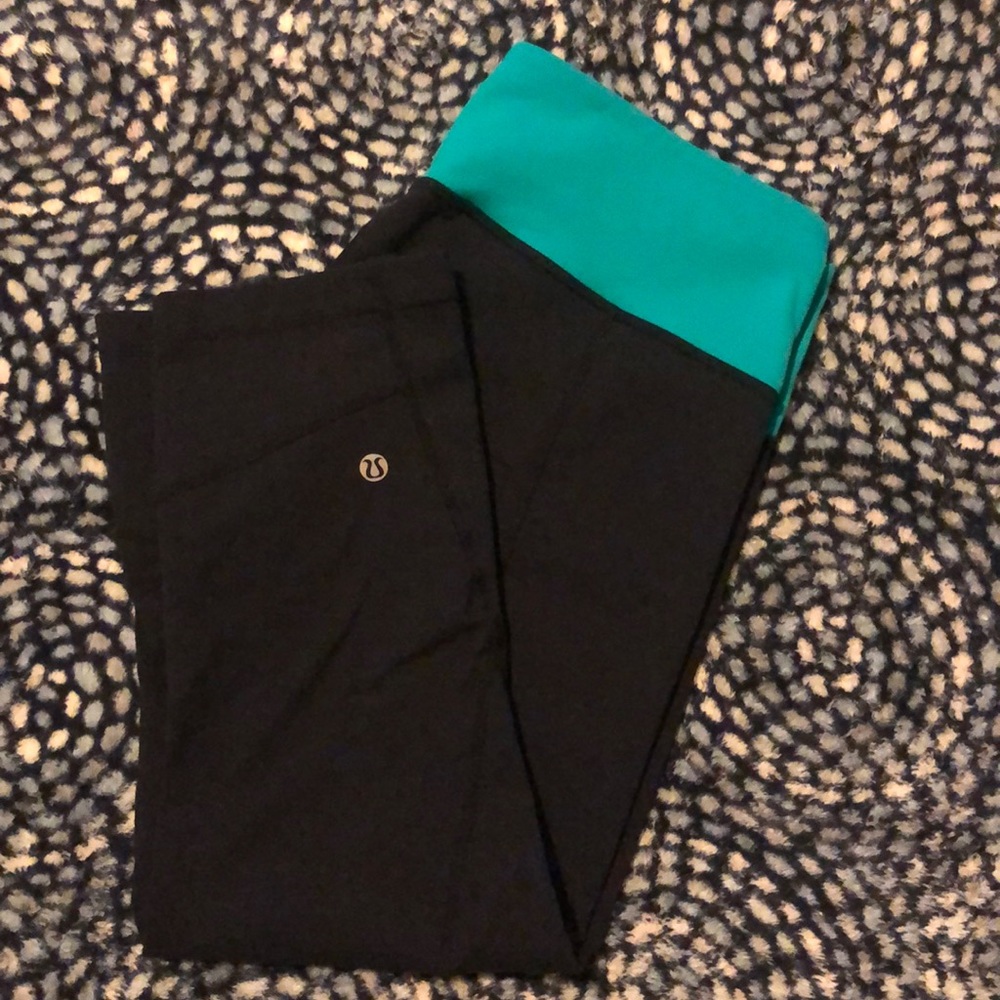 Lululemon cropped yoga pants with top color detail